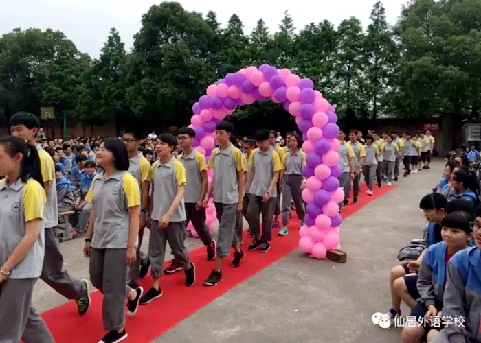 初中部舉行“感恩成長，筑夢青春”成長禮儀式