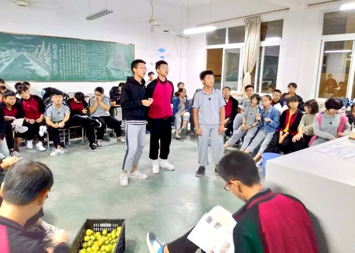 高中部開展“中秋月、師生情、暢理想”主題慶?；顒? border=