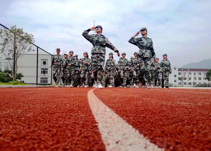 高中部2020級新生軍訓圓滿結(jié)束